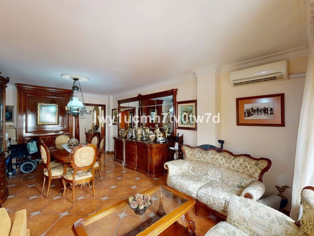 Apartamento con 4 Dormitorios  en Málaga Centro