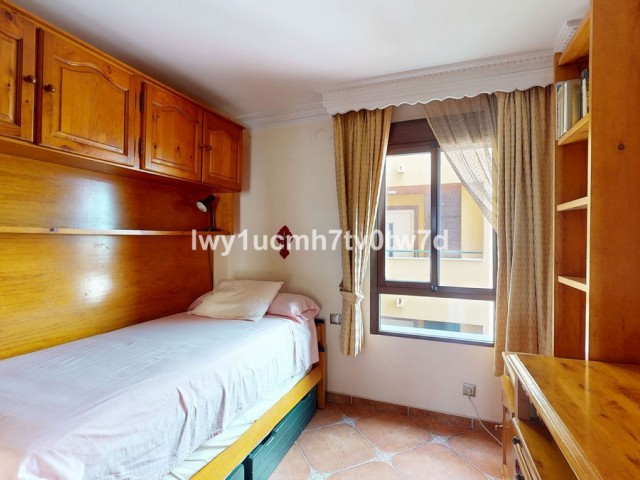 Apartamento con 4 Dormitorios  en Málaga Centro