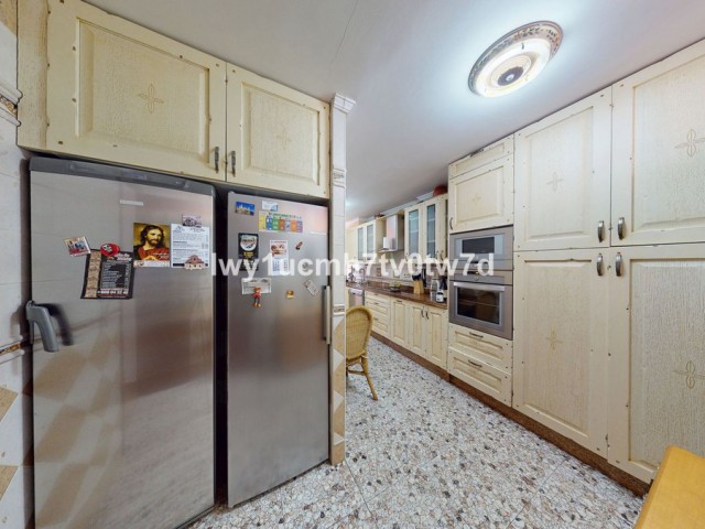Apartamento con 4 Dormitorios  en Málaga Centro
