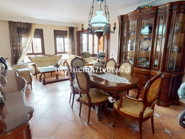 Apartamento con 4 Dormitorios  en Málaga Centro