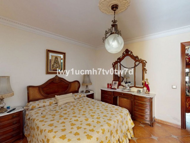 Apartamento con 4 Dormitorios  en Málaga Centro