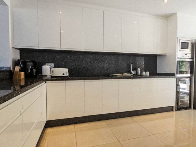 4 Bedrooms Villa in La Duquesa