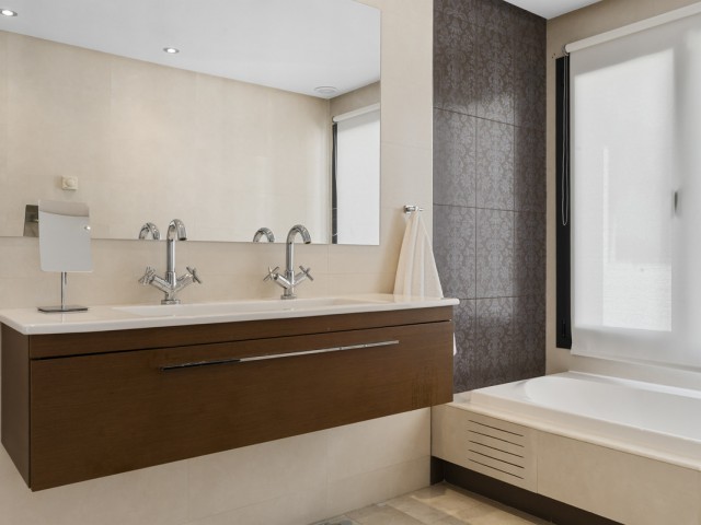 4 Makuuhuoneen Huvila Benahavís