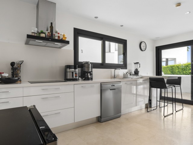 4 Bedrooms Villa in Benahavís