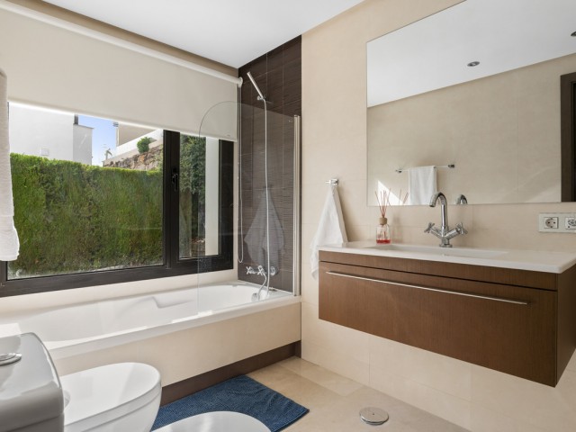 4 Bedrooms Villa in Benahavís