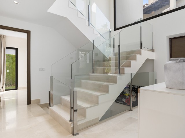 4 Bedrooms Villa in Benahavís