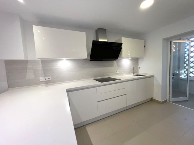 Adosado con 4 Dormitorios  en Benahavís