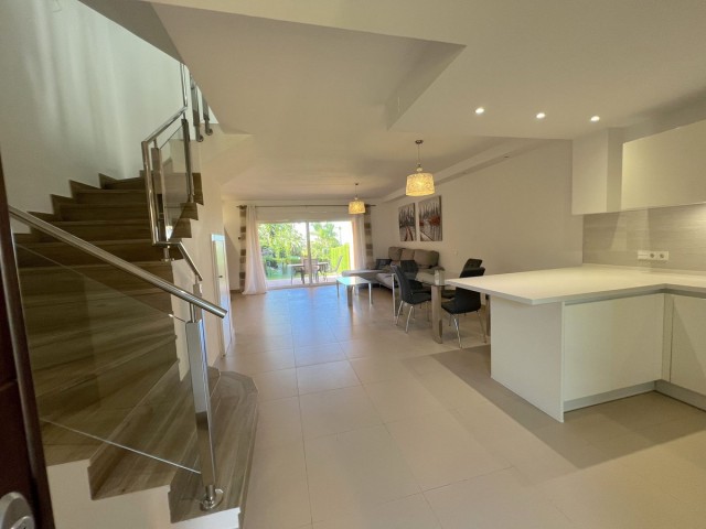 Adosado con 4 Dormitorios  en Benahavís