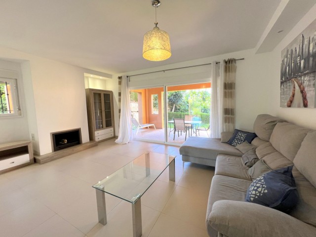 Adosado con 4 Dormitorios  en Benahavís