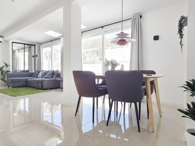 Ático con 3 Dormitorios  en Benalmadena Pueblo