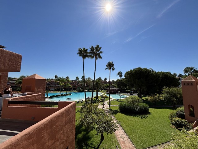 Apartamento con 3 Dormitorios  en Guadalmina Baja
