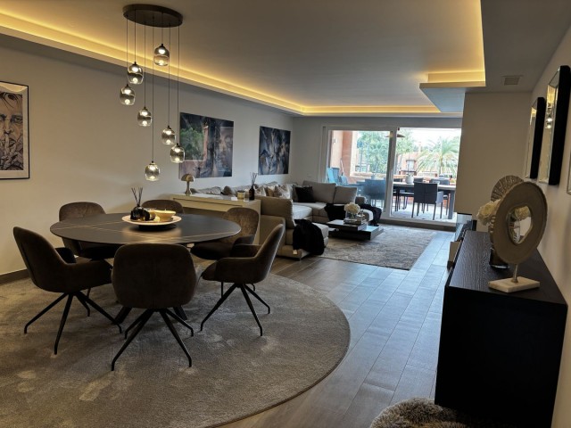 Apartamento con 3 Dormitorios  en Guadalmina Baja