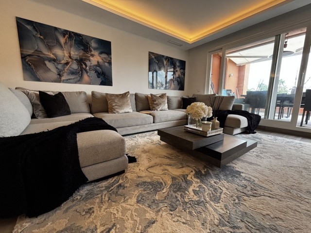 Apartamento con 3 Dormitorios  en Guadalmina Baja