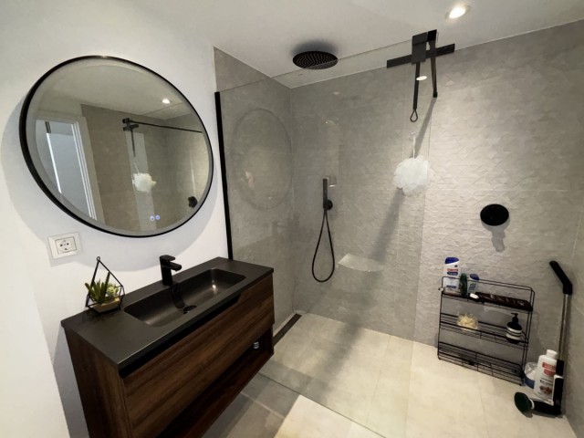 Apartamento con 3 Dormitorios  en Guadalmina Baja