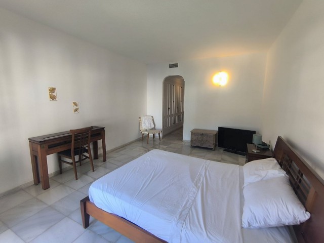 Apartamento con 3 Dormitorios  en El Presidente