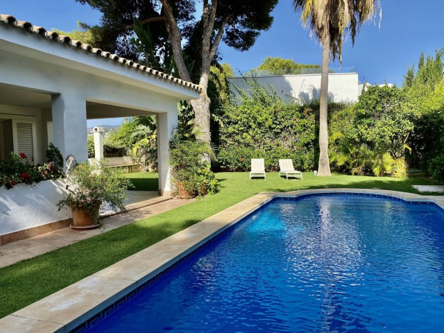 4 Bedrooms Villa in Los Monteros