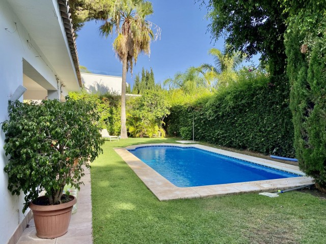 4 Bedrooms Villa in Los Monteros