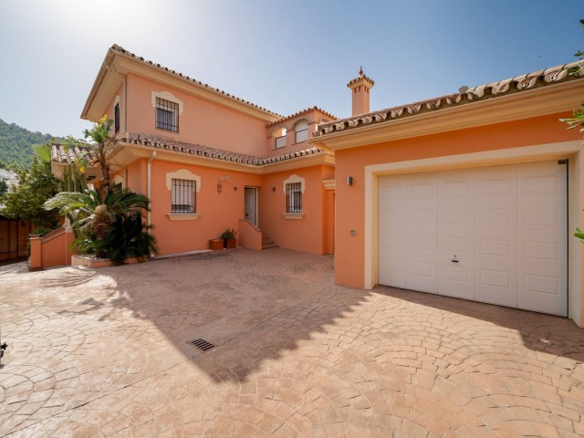 3 Bedrooms Villa in Mijas