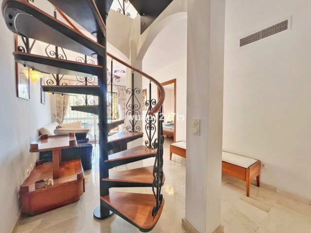 5 Slaapkamer Rijtjeshuis in Costabella