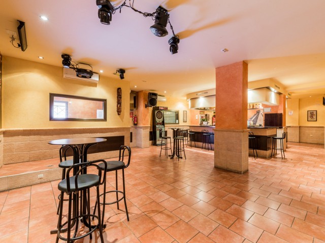 Comercial con 0 Dormitorios  en Fuengirola
