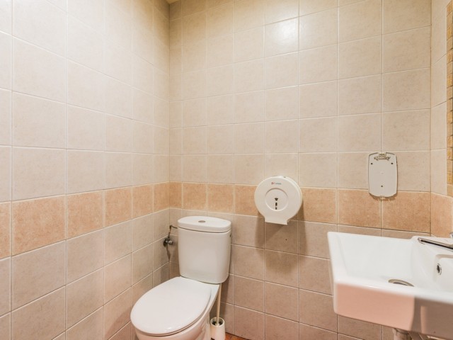 Comercial con 0 Dormitorios  en Fuengirola