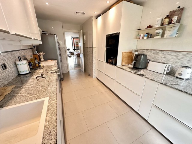 3 Bedrooms Apartment in Benahavís