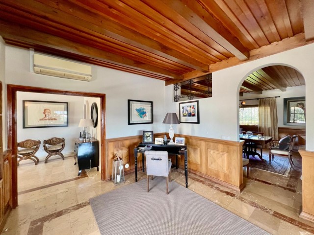 4 Bedrooms Villa in Elviria