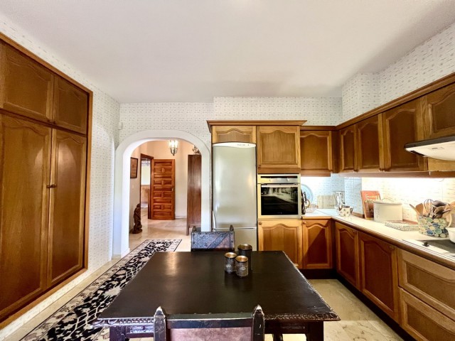 4 Bedrooms Villa in Elviria