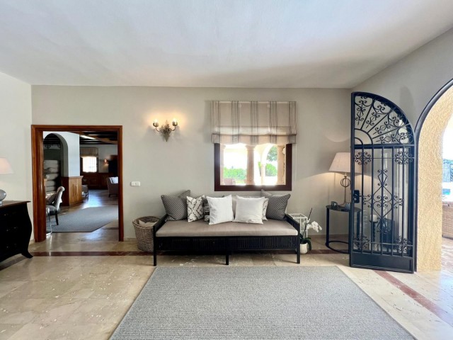 4 Bedrooms Villa in Elviria