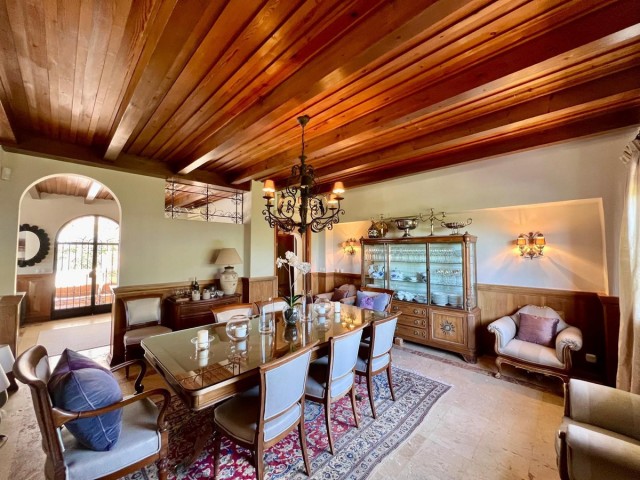 4 Bedrooms Villa in Elviria