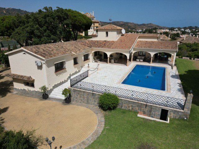 4 Soveroms Villa i Elviria
