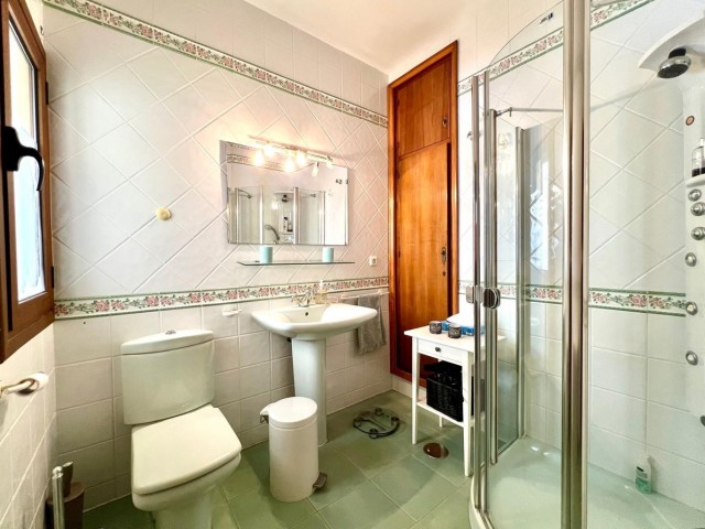 4 Soveroms Villa i Elviria