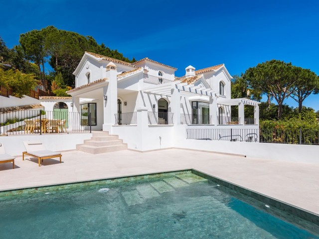 Villa con 5 Dormitorios  en El Madroñal