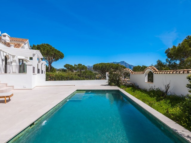 Villa con 5 Dormitorios  en El Madroñal