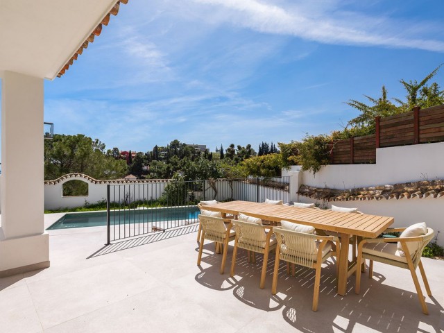 Villa con 5 Dormitorios  en El Madroñal