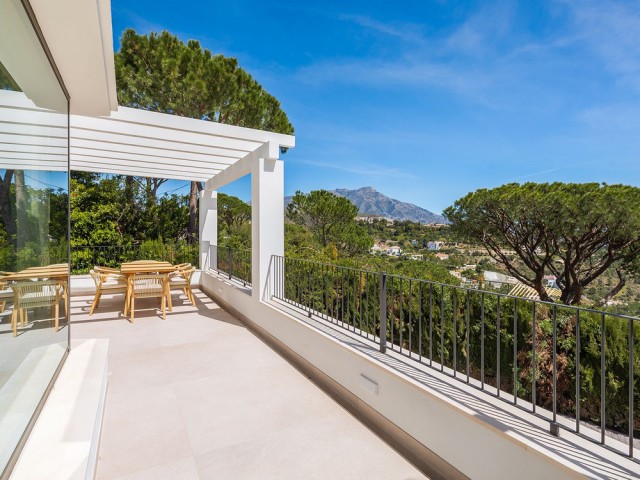 Villa con 5 Dormitorios  en El Madroñal