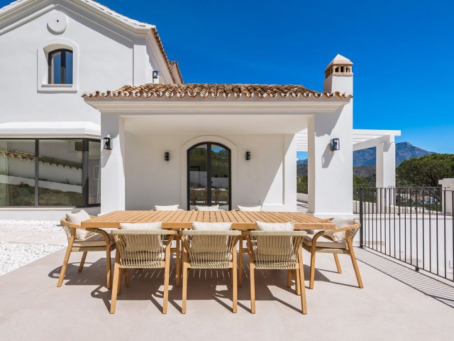 Villa con 5 Dormitorios  en El Madroñal