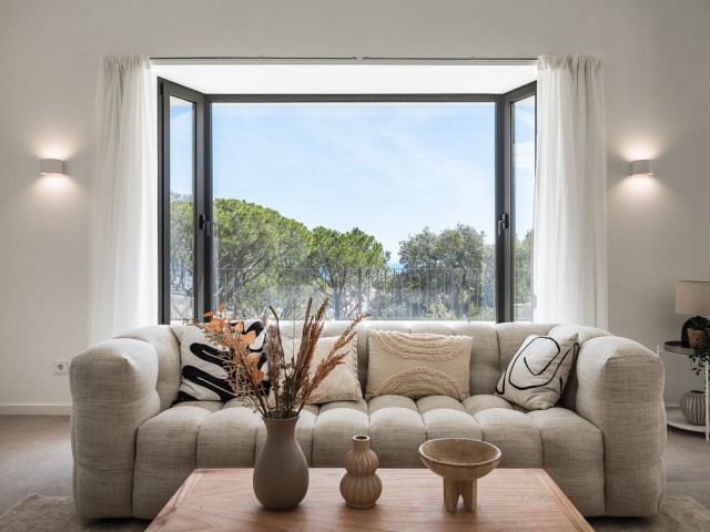Villa con 5 Dormitorios  en El Madroñal