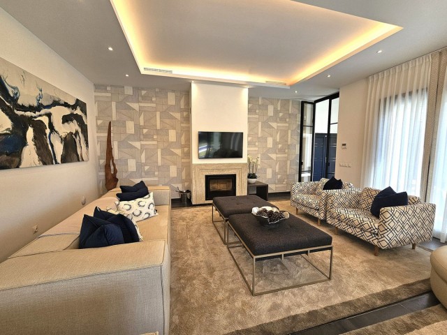 4 Bedrooms Villa in Benahavís