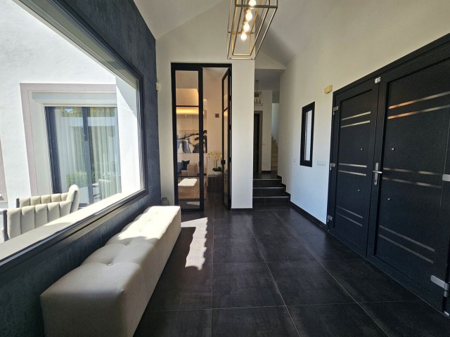 4 Bedrooms Villa in Benahavís