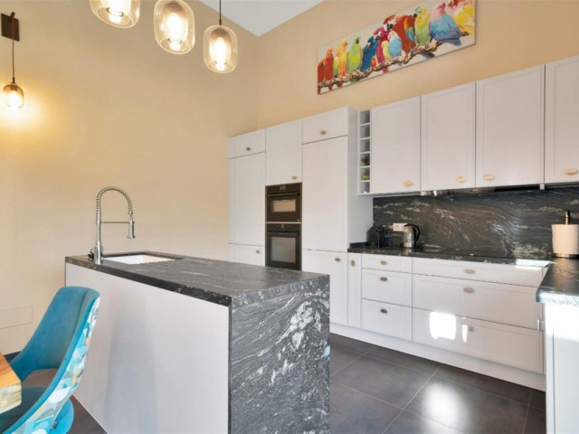 4 Bedrooms Villa in Benahavís