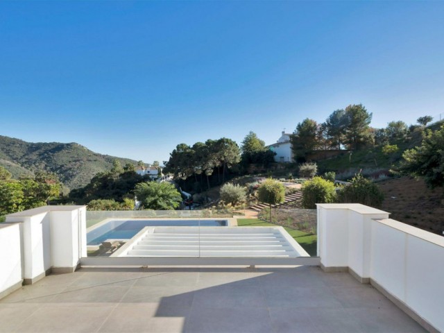 4 Bedrooms Villa in Benahavís