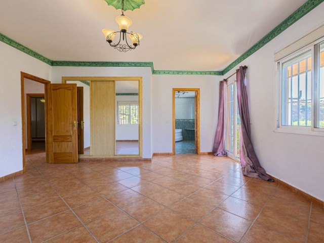 4 Bedrooms Villa in Mijas