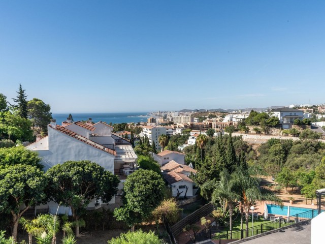 Adosado con 4 Dormitorios  en Torreblanca