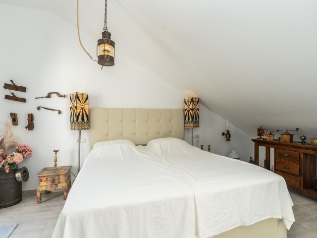 Adosado con 4 Dormitorios  en Torreblanca