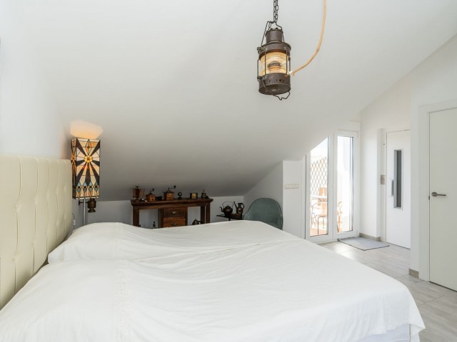 Adosado con 4 Dormitorios  en Torreblanca