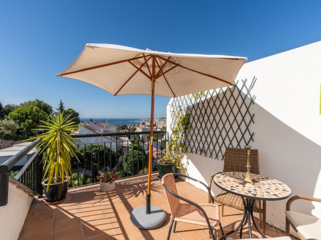 Adosado con 4 Dormitorios  en Torreblanca