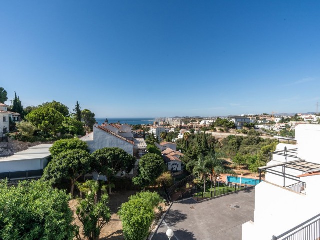 Adosado con 4 Dormitorios  en Torreblanca