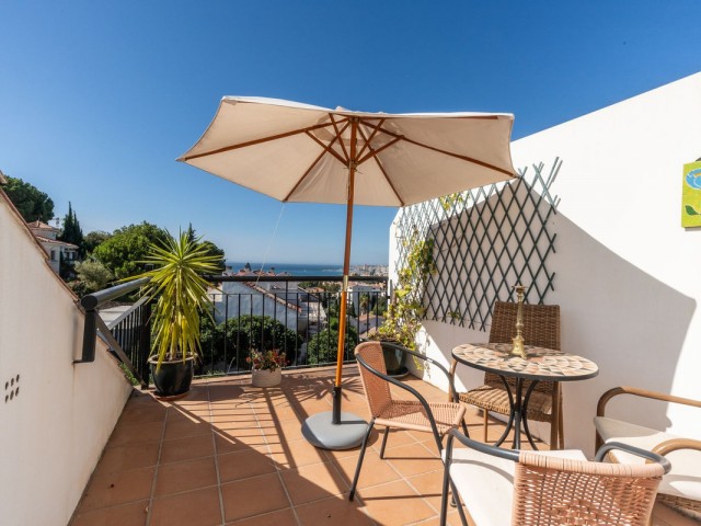 Adosado con 4 Dormitorios  en Torreblanca