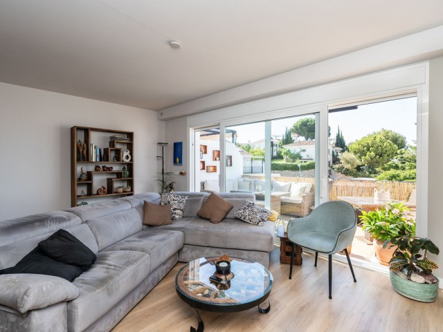 Adosado con 4 Dormitorios  en Torreblanca